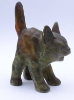 Auktion 500010 / Los  <br>Keramik Katze, grün, ungemarkt, H. 11cm