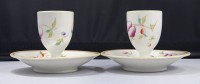 Auktion 334 / Los 24 <br>2x Eierbecher mit Blumenmuster,Gebrauchsspuren