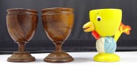 Auktion 334 / Los 25 <br>3x div. Holz Eierbecher, Gebrauchsspuren