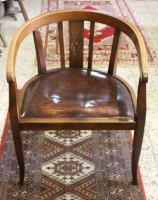 Auktion 334 / Los 14012 <br>halbrunder Schreibtisch-Stuhl, 20er Jahre, leicht restaurierungsbedürftig, H-77cm B-59cm T-44cm Sh-47cm.
