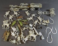Auktion  / Los  <br>Lot Zinnsoldaten, Wagen etc.