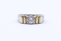 Los  <br>925er Silber Ring mit einem rund facc. klaren Stein, leicht vergoldete Monturen, 5,0g., RG 56