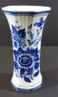 Los  <br>kl. Delfts-Vase, Blaumalerei, H16 cm
