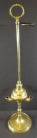 Auktion 339 / Los 16034 <br>hohe Messing Öllampe mit Tragerring, 3-flammig, H-57cm