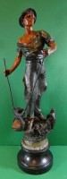 Auktion 344 / Los 15044 <br>hohe Zinkguss-Figur "Schmied" auf Holzockel dieser mit Beschädigungen  H-53 cm
