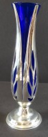 Los  <br>hohe blaue Vase mit versilberter Montur, H-23 cm