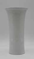 Auktion 341 / Los 8053 <br>hohe Vase, KPM Berlin, Weißporzellan, H-27,8cm.