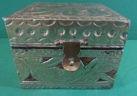 Los  <br>Holz (Tabak?) Kasten mit Metallbeschlägen, H8 cm, 10x10 cm