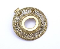 Auktion 336 / Los 1038 <br>Anhänger bzw. Brosche nach präkolumbischen Vorbild, Silber 950/000, vergoldet, D. 38mm