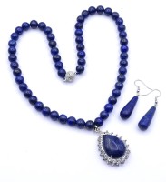 Auktion 336 / Los 1040 <br>Lapislazuli Halskette +  Ohrhänger, L. 49cm, Ohrhänger L. 4,6cm, zus. 76g.