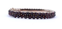 Auktion 336 / Los 1043 <br>Alte Granat Armspange, Tombak, vollständig, 59x54mm