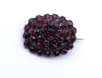 Auktion 336 / Los 1045 <br>Alte Granat Brosche, Tombak, vollständig, 2,8x2,3cm