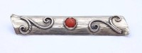 Auktion 336 / Los 1048 <br>835er Silber Brosche mit Koralle, L. 6,5cm, 7,0g.