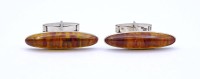 Auktion 336 / Los 1050 <br>Manschettenknöpfe mit Bernsteinen, Fischland Schmuck, Silber 835/000, zus. 11g., L. 3,7cm