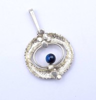 Auktion 336 / Los 1051 <br>Silber Anhänger mit blauer Kugel, 835/000, L. 4,9cm, 7,8g.