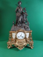 Auktion 336 / Los 2031 <br>hohe französische Kaminuhr mit Frauenfigur, feuervergoldet, Zinkguss, Werk läuft, Schlüssel anbei, Pendel fehlt, H-48 cm, B-30 cm