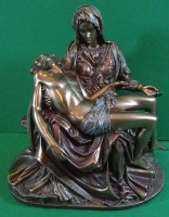 Auktion 336 / Los 15003 <br>Pieta  nach Michelangelo, aus Polyresin, gemarkt Veronese 2010, H-16 cm, B-16 cm