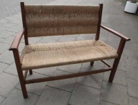 Auktion 336 / Los 14004 <br>kl. Bank, Korbgeflecht, älter, guter Zustand, H-97cm B-121cm Sh-48cm