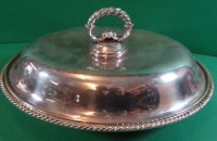 Auktion 336 / Los 11052 <br>grosse versilberte Warmhalteschale, Deckel mit Wechselghriff. H-12 cm, 30x21 cm
