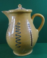 Auktion 336 / Los 9010 <br>alte Kanne mit Emaillemalerei, Tülle bestossen, Henkel mit Altriss?, H-25 cm, 18/19.Jhd.