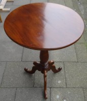Auktion 336 / Los 14024 <br>runder Tisch mit Mittelfuss, Mahagoni, H-75 cm, D-53 cm