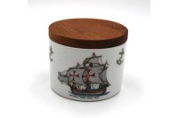 Auktion 361<br>Deckeldose, umlaufend Maritime Motive, gemarkt, Holzdeckel, H-9cm D-11,2cm.
