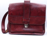 Auktion 336 / Los 13011 <br>Damen Umhängetasche, Bordeauxfarben, 23,5x19,5cm