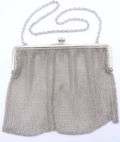Auktion 336 / Los 11076 <br>Kettentasche , Silber 800/000, 13 x 16cm, 184g.