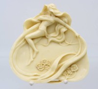 Auktion 369<br>Ablageschale im Jugendstil, Kunstmasse, ca. 17x17 cm