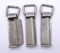 Auktion 371<br>Klemmen f&uuml;r Koppel o.&auml;., gemarkt