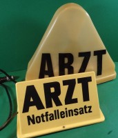 Los  <br>2x Arzt-Lampen, Kunststoff, 27x34 und 15x24 cm