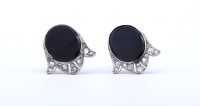 Auktion 337 / Los 1006 <br>Paar Gold Ohrclips mit Diamantrosen und Onyx , Gold 18K, 21 x 19mm, zus.10g.