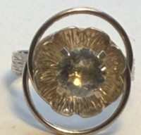 Auktion 373 / Los 1031 <br>Bl&uuml;tenring mit einem klaren Stein, Silber 835/000, offene Ringschiene, 4,9g., RG 57