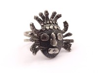 Auktion 337 / Los 1055 <br>Ausgefallener Silberring 900/000 wohl Peru, 12,2g., RG 54, Kopf 3,1 x 3,2cm