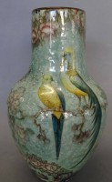 Auktion 344 / Los 8013 <br>Vase, fein bemalt mit Vogelpaar und Blumen, H-20,5 cm, leichte Altersspuren, Hals mit Boden mit Altrissen