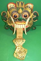 Auktion 337 / Los 15500 <br>Wandmaske, wohl Bali?, Holz bemalt, mit Stoffzunge, Holz 22x26 cm