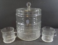 Auktion 337 / Los 10010 <br>Zylindr. Bowlengefässe "Fischer-Kristall" mit 2 Bechern,  Boden Eisglas, H-19 cm, D-16 cm