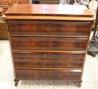 Auktion  / Los 14010 <br>4sch&uuml;bige Kommode um 1900, links Altriss, sonst guter Zustand, H-103cm B-98,5m T-49,5cm.