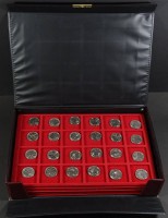 Konvolut 5 DM Münzen in Kasten, 96 Stück = 480 Deutsche Mark, kein Silber