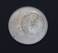 Feinsilber Medaille 1000er, Fünf Millionen Volkswagen 1945 1961, 24,5g., D. 40mm