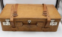 Auktion 337 / Los 13012 <br>englischer Lederkoffer, älter, Gebrauchsspuren, 18 x 65,5 x 37cm.