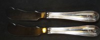 Auktion 368 / Los 11044 <br>2 Buttermesser mit Silbergriffen -800-, Koch&amp;Bergfeld, L-19,5 cm, zus. 150 gr., neuwertig