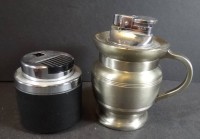 Los  <br>2x Tischfeuerzeuge. H-6 und 10 cm,