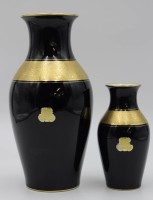 Auktion 338 / Los 8036 <br>2x Vasen, Lindner, Kobalt mit Gold, ca. H-25cm u. 15cm