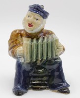 Los 9002 <br>Spardose, undeutl. gemarkt, Seemann mit Zieharmonika, Schlüssel fehlt, H-13,5cm.