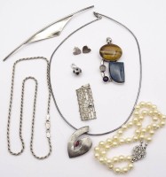 Konvolut Silberschmuck, 925er-Silber, Perlenarmband mit 835er-Silberschließe, zus. 86 gr., L. Kette: 46 cm, Armband: 20,5 cm
