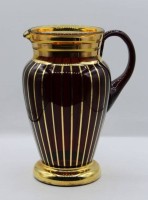 Auktion 338 / Los 10006 <br>Wasserkrug, Murano ?, rotes Glas mit Goldbemalung, H-21cm.