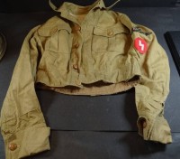 Los 7026 <br>HJ Uniform-Hemd, kl. Kindergrösse, mit Gebietsdreieck "Nord-Nordmark", gut erhalten, Kunststoffknöpfe mit "HJ-DJ" gemarkt, wohl original?