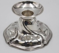 Auktion 338 / Los 11003 <br>835er Silber-Leuchter, gefüllter Stand, Wappengravur, H-6,3cm.