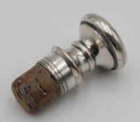 Auktion 338 / Los 11005 <br>Korkenhalter, Silber (gepr.), ca. L-5,5cm.